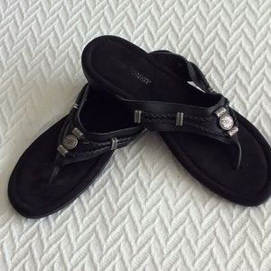 Minnetonka Black Women’s 9 Thongs